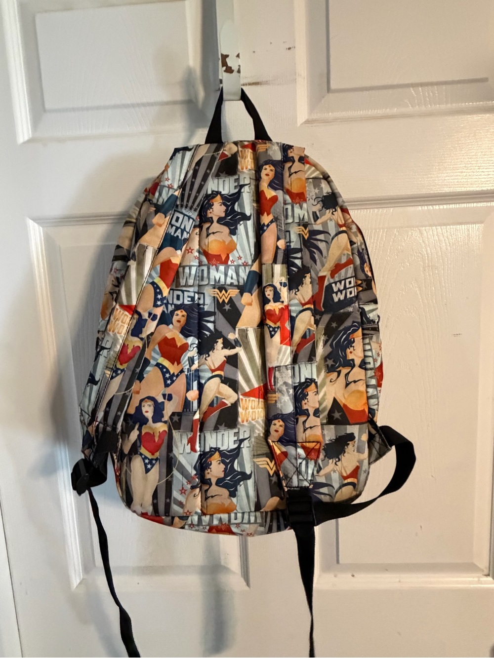 Wonder Woman Backpack - Picture 2 of 3